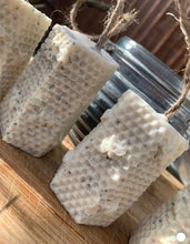 Load image into Gallery viewer, Bee Happy Handmade Soap Gift Set / Manuka Honey / Poppy Seeds / Soap on a rope / Vegan / SLS free / Goats Milk
